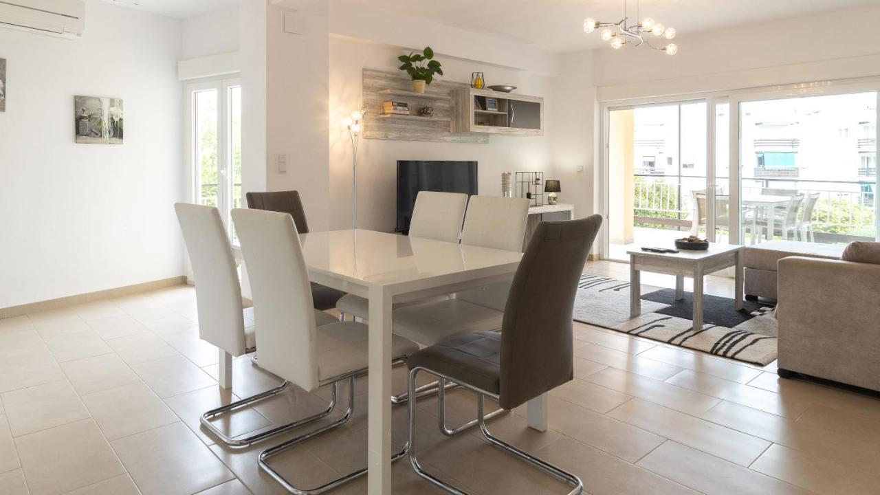 Modern 2 Bedroom 100 M From The *