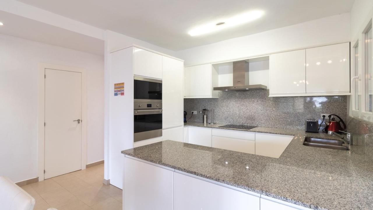 Modern 2 Bedroom 100 M From The Apartment *