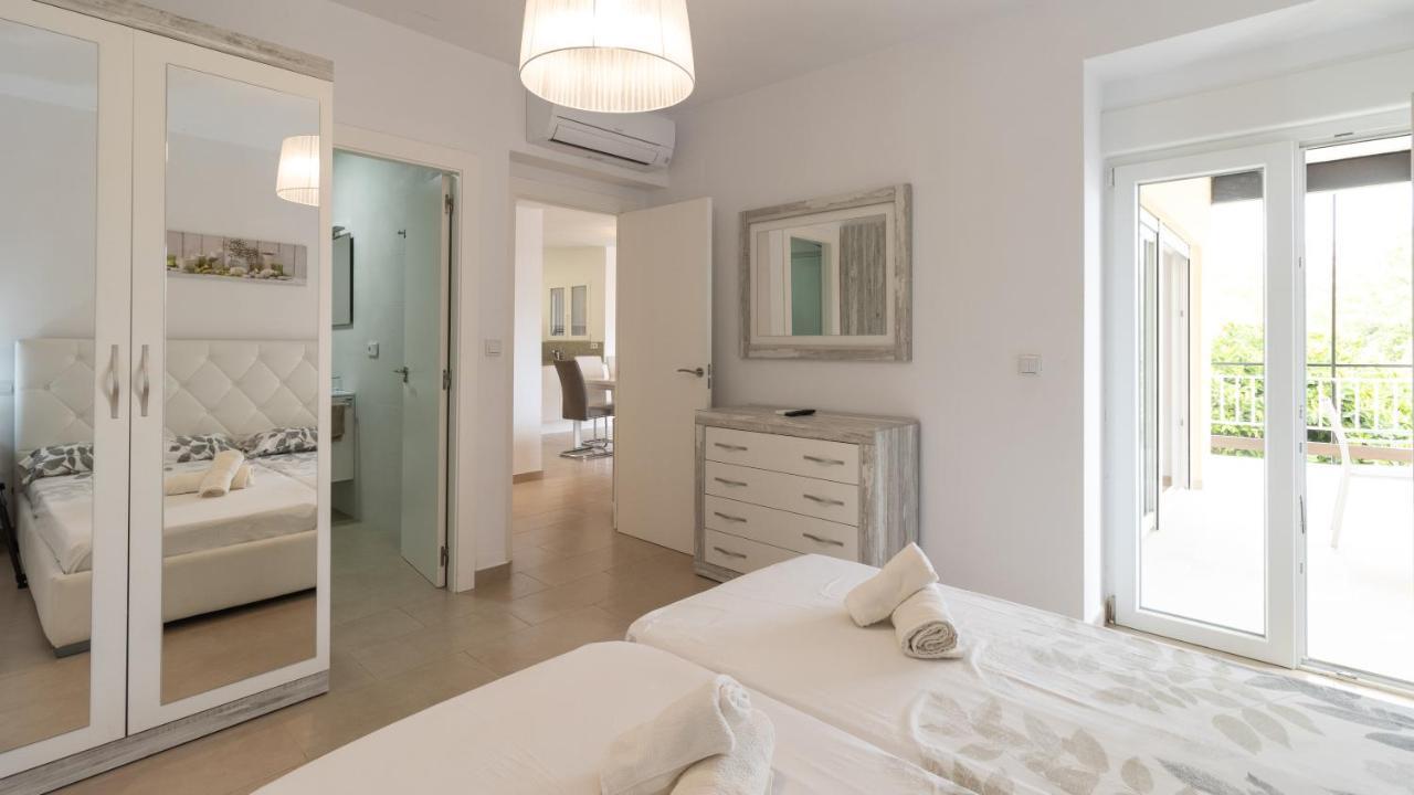 Modern 2 Bedroom 100 M From The *