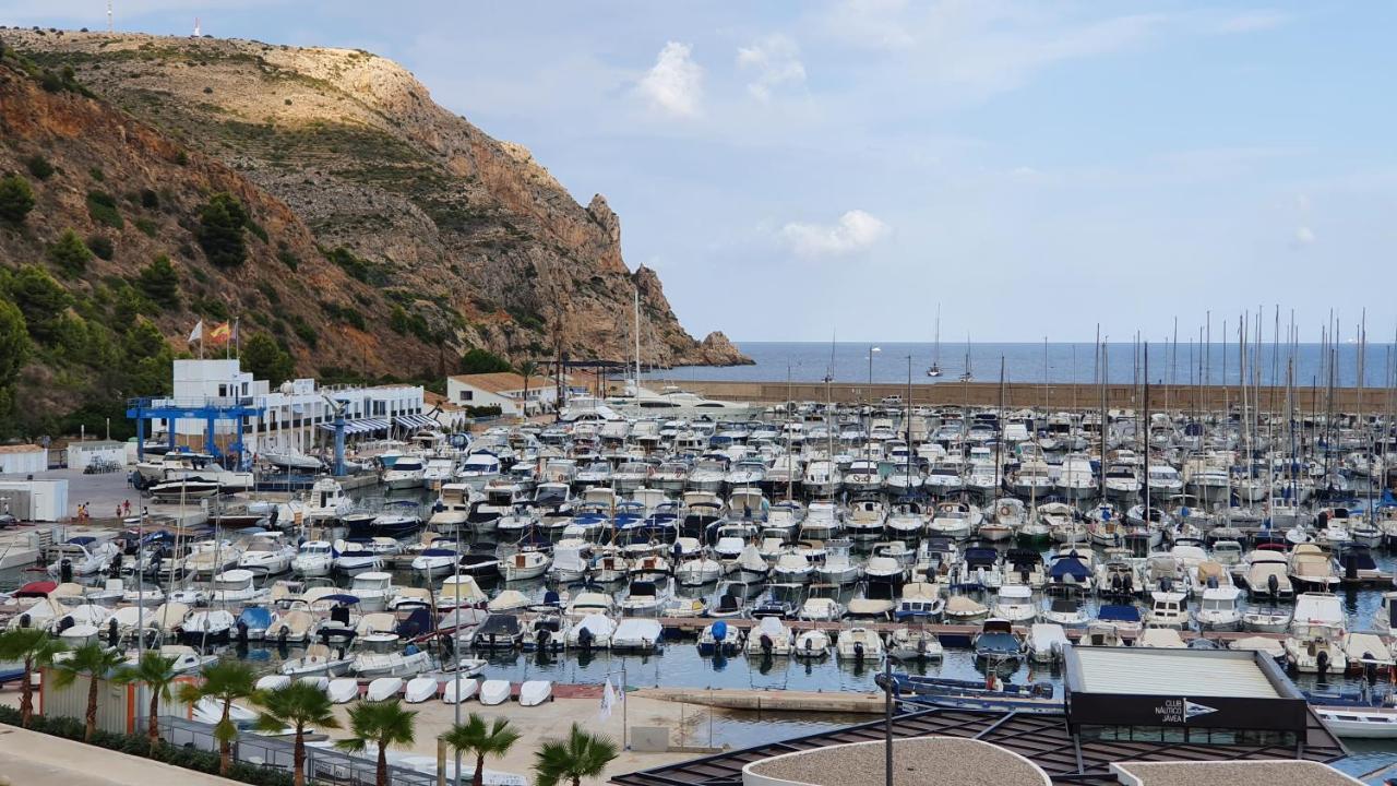 Apartment Modern 2 Bedroom 100 M From The
